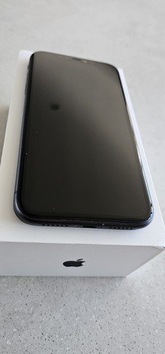 Near immaculate apple iphone - apple,